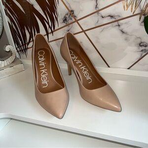 Calvin Klein nude heels🌸